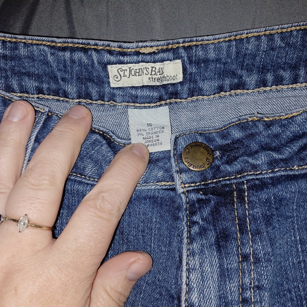 St John's bays jeans wore a couple times in. Good shape size 16 - Picture 3 of 4
